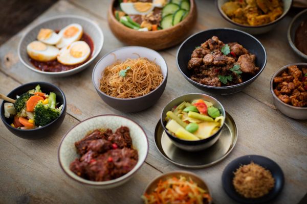 Uitgebreide Indische Rijsttafel